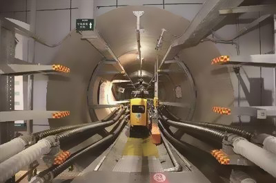 隧道中的人工智能機(jī)器人